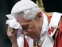 Le sofferenze di Benedetto XVI